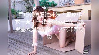 商场女厕近距离偷窥白衣美女不敢坐半蹲着尿的小嫩B